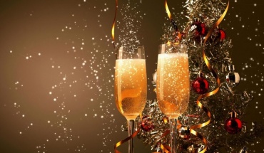 Παραμονή Πρωτοχρονιάς: Τρώμε και πίνουμε για να χαρούμε κι όχι για να αρρωστήσουμε