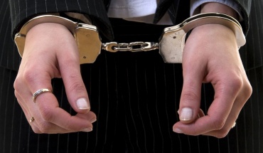 Συνελήφθη 40χρονη για υπόθεση απόσπασης χρημάτων με ψευδείς παραστάσεις