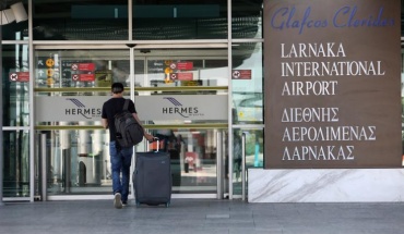 Συνελήφθησαν στο αεροδρόμιο Λάρνακας 3 επιβάτες με μεγάλη ποσότητα καπνικών