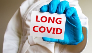 Τα συμπτώματα long covid διαρκούν περισσότερο από ένα χρόνο