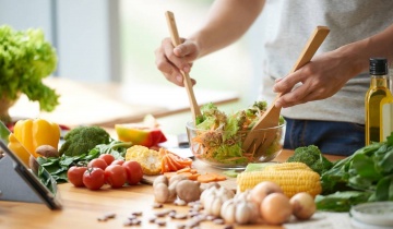 Οκτώ στοιχεία για μία υγιεινή, ισορροπημένη διατροφή