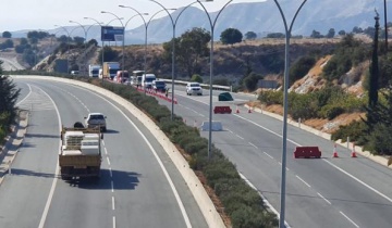 Κλειστή λωρίδα στον αυτοκινητόδρομο παρά έξοδο Νοσοκομείου Λεμεσού