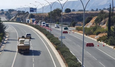Κλειστή λωρίδα στον αυτοκινητόδρομο παρά έξοδο Νοσοκομείου Λεμεσού