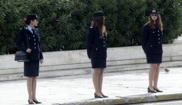ΔΕΕ: Διάκριση λόγω φύλου η απαγόρευση εμφανών τατουάζ σε συνδυασμό με τη γυναικεία στολή