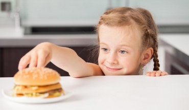 Είναι τα επεξεργασμένα τρόφιμα επιβλαβή για τα μικρά παιδιά;