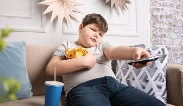 Η παιδική παχυσαρκία συνδέεται με πολύ περισσότερα από το φαγητό...
