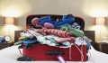 Προσοχή που ακουμπάτε τις βαλίτσες και τα καθαρά ρούχα