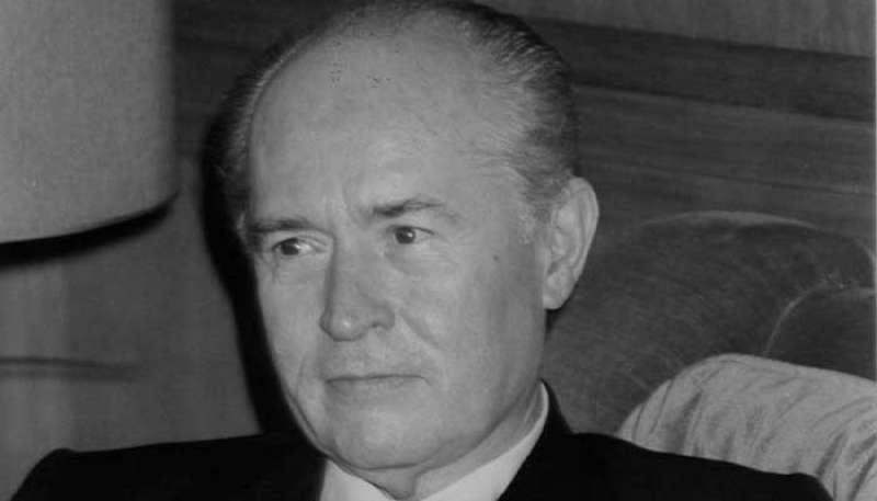 &Omicron; &pi;&omicron;&lambda;&iota;&tau;&iota;&kappa;ό&sigmaf; &kappa;ό&sigma;&mu;&omicron;&sigmaf; &alpha;&pi;&omicron;&chi;&alpha;&iota;&rho;&epsilon;&tau;ά &tau;&omicron;&nu; &Gamma;&iota;ώ&rho;&gamma;&omicron; &Beta;&alpha;&sigma;&iota;&lambda;&epsilon;ί&omicron;&upsilon;