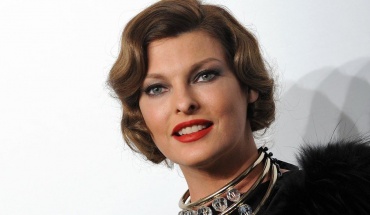 Η Linda Evangelista δίνει μάχη με τον καρκίνο του μαστού