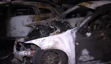 Υπόθεση εμπρησμού σε δύο οχήματα στη Μεσόγη εξετάζει η Αστυνομία