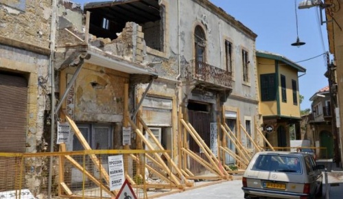 Αναλαμβάνουν δράση για επικίνδυνες οικοδομές οι ΕΟΑ