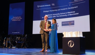 Εμβληματική συνεργασία μεταξύ Πανεπιστημίου Frederick και Πανεπιστημίου Μάντσεστερ