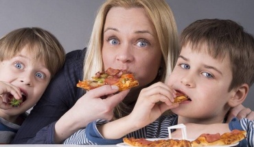 Άσκηση, σωστή διατροφή και λιγότερο άγχος από τους γονείς για την παιδική παχυσαρκία