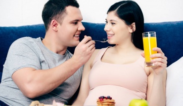 Οι μέλλοντες μπαμπάδες επηρεάζουν με τη διατροφή τους την υγεία του εμβρύου