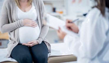 Μία στις δέκα έγκυες που νόσησαν με COVID μπορεί να αναπτύξει long COVID