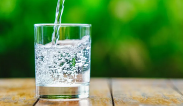 Ενυδάτωση του οργανισμού με απλό ή ανθρακούχο νερό;