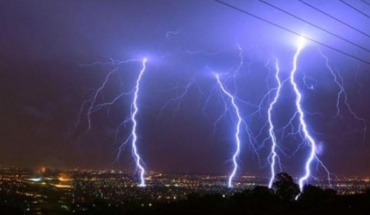 Κίτρινη προειδοποίηση για καταιγίδες μέχρι το απόγευμα της Πέμπτης