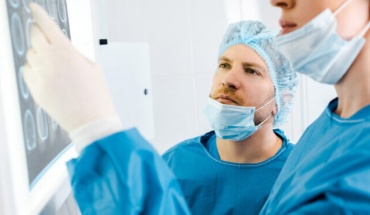 Με επικρίσεις οι πρόσθετες ιατρικές υπηρεσίες σε δημόσιους