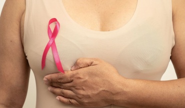 Η επίπτωση καρκίνου του μαστού ανά φυλή, στάδιο και κατάσταση ορμονικών υποδοχέων στις γυναίκες
