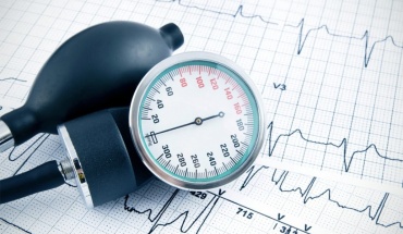 Η υψηλή αρτηριακή πίεση κατά τη μέση ηλικία μπορεί να αυξήσει τον κίνδυνο άνοιας