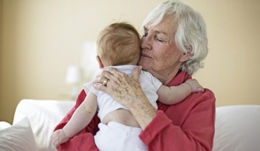 Παγκόσμια Ημέρα Γιαγιάς: Η σημαντικότητά της στην οικογένεια