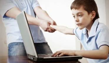 Ο εθισμός στο διαδίκτυο επηρεάζει τη συμπεριφορά των παιδιών
