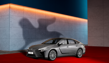 H Lexus επίσημος χορηγός μετακίνησης του 82ου Φεστιβάλ Κινηματογράφου της Βενετίας