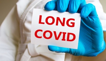 Όμικρον: Λιγότερο πιθανό να προκαλέσει μακροχρόνια COVID-19
