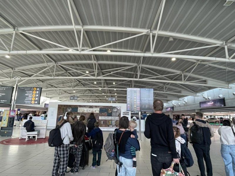 &Alpha;&kappa;&upsilon;&rho;ώ&sigma;&epsilon;&iota;&sigmaf; &pi;&tau;ή&sigma;&epsilon;&omega;&nu; &pi;&rho;&omicron;&sigmaf; &kappa;&alpha;&iota; &alpha;&pi;&omicron;́ &tau;&omicron; &alpha;&epsilon;&rho;&omicron;&delta;&rho;ό&mu;&iota;&omicron; &Lambda;ά&rho;&nu;&alpha;&kappa;&alpha;&sigmaf;