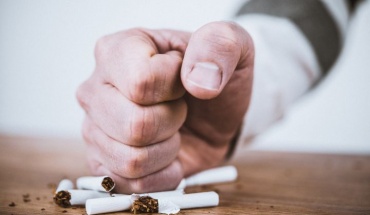 Οι ηλικιωμένοι υποεκπροσωπούνται στις μελέτες για το κάπνισμα