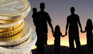 Τα Σκάνδαλα Απασχολούν την Επικαιρότητα – Το Δημογραφικό Καθορίζει το Μέλλον