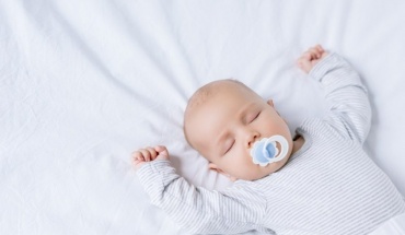 Γιατί δεν πρέπει να ανησυχούν οι γονείς για θορύβους που κάνουν τα μωρά
