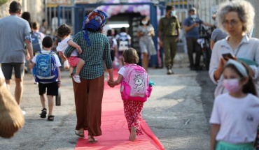 Το Ισραήλ ξεκίνησε τον εμβολιασμό των μικρών παιδιών κατά της Covid-19