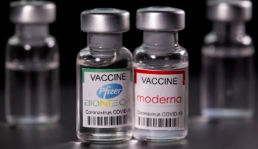Εγκρίθηκε η νέα έκδοση των εμβολίων Pfizer και Moderna