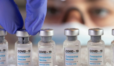 Το Πεκίνο σκοπεύει να διοχετεύσει 2 δισεκ. δόσεις εμβολίου στον κόσμο