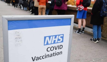 ΗΒ: Τέταρτη δόση εμβολίου κατά COVID για τους άνω των 75