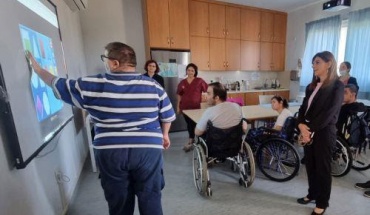 Η κυβέρνηση βρίσκεται δίπλα στα Άτομα με Αναπηρίες
