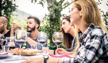 Πασχαλινά οικογενειακά τραπέζια: Γιατί δεν είναι πάντα τόσο ευχάριστα;
