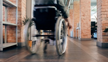 Η Κυβέρνηση ιεραρχεί ψηλά τα θέματα των ατόμων με αναπηρία, λέει η Μ.Ευαγγέλου