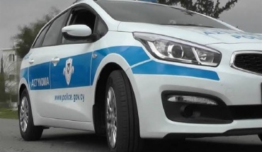Επίθεση σε 23χρονο και πρόκληση ζημιάς σε περιπολικό από κουκουλοφόρους στη Λεμεσό