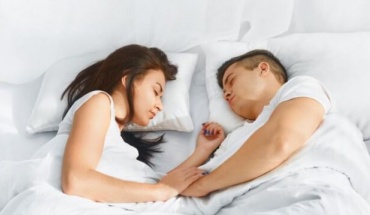 Οι ενήλικες που κοιμούνται στο ίδιο κρεβάτι έχουν καλύτερο ύπνο