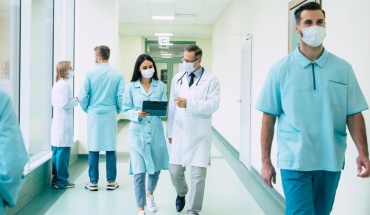 Στο περίμενε για τις πανεπιστημιακές κλινικές