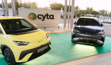Η Cyta παρέδωσε δύο ηλεκτρικά αυτοκίνητα στους νικητές των Cyta & soeasy Rewards