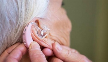 Τα ακουστικά βαρηκοΐας σχετίζονται με μείωση του κινδύνου πρόωρου θανάτου