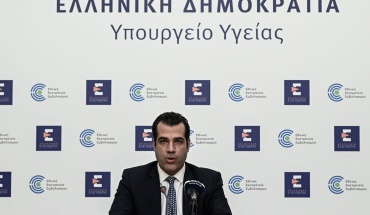 Κατάργηση της μάσκας σε εσωτερικούς χώρους ανακοίνωσε ο Έλληνας Υπουργός Υγείας