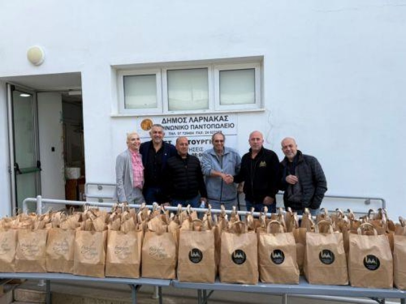 Ο ΕΟΑ Λάρνακας και δύο εταιρείες ενισχύουν 100 άπορες οικογένειες