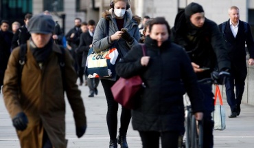 Πλησιάζουν ξανά σε εξαψήφιο αριθμό τα ημερήσια κρούσματα Covid στο ΗΒ