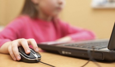 ΕΕ: Νέα στρατηγική για προστασία παιδιών από το διαδίκτυο