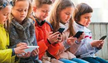 Προς απαγόρευση των κινητών στα βρετανικά σχολεία