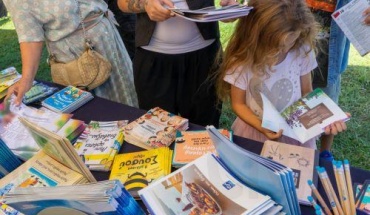 Περισσότερα από 300 παιδιά σε εργαστήρια ανάγνωσης με συντροφιά σκύλους θεραπείας